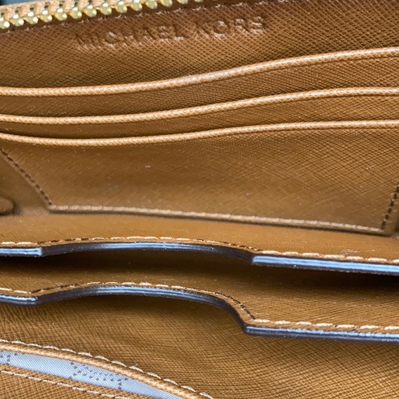 Michael Kors wallet - Picture 6 of 6